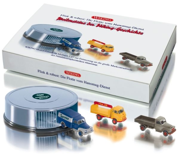 WIK099078 - Round garage - HANOMAG service with 3 lorries - 1