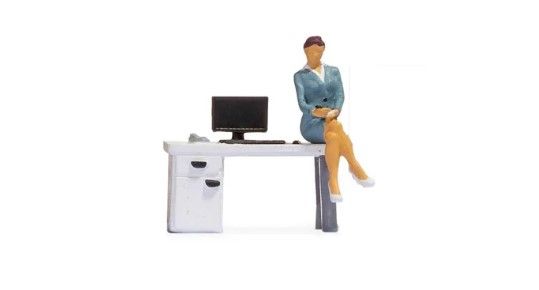 NOC16517 - Small scenes - At work - desk and figure - 1