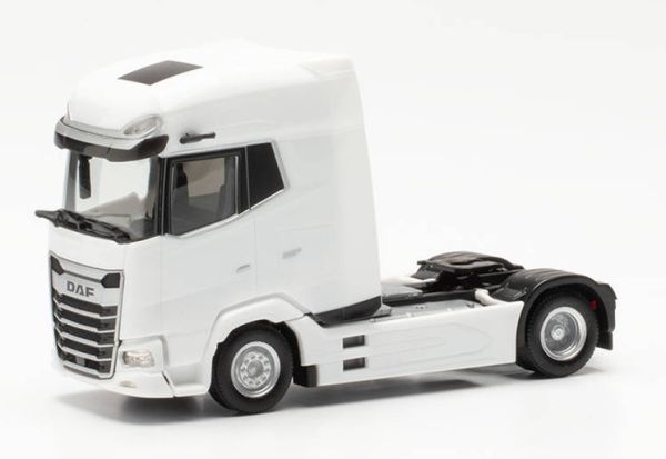 HER316033 - DAF XG plus 4x2 white - 1