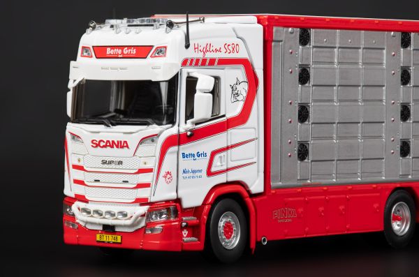 IMC32-0217 - SCANIA S High Roof 6x4 straight truck with trailer 1+2 Axles cattle transporter BETTE GRIS - 1