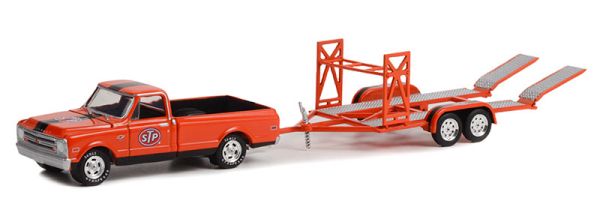 GREEN32260-B - CHEVROLET C-10 STP 1968 with car trailer from the HITCH & TOW series in blister pack - 1