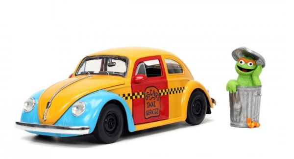 JAD32801 - VOLKSWAGEN Beetle with OSCAR the Grouch figurine - 1