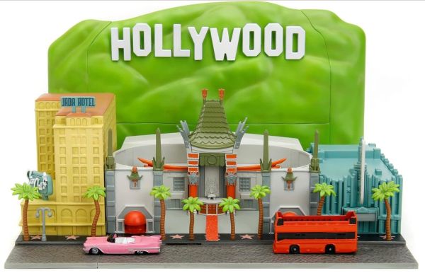 JAD34807 - Nano Scene Hollywood with two vehicles - 1