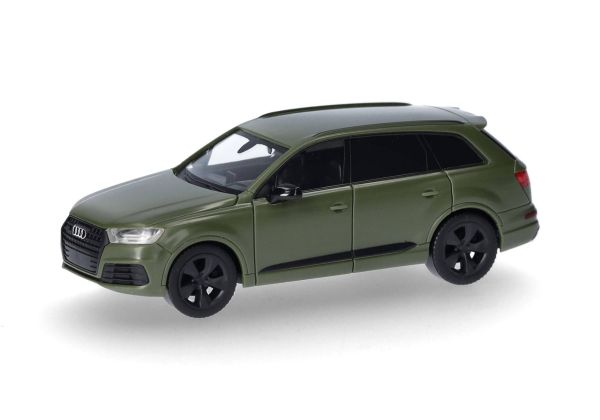 HER420969-002 - AUDI Q7 green tinted windows - 1