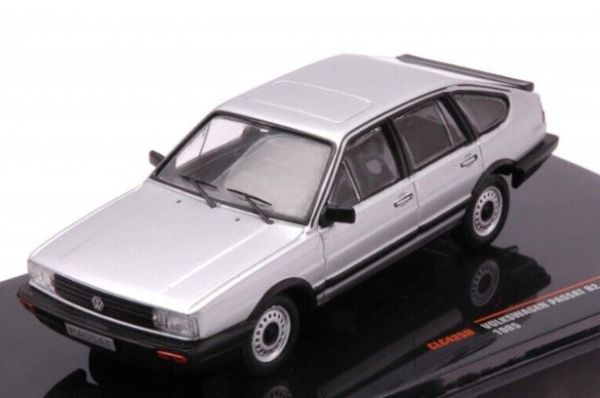 IXOCLC425N - VOLKSWAGEN Passat B2 1985 grey - 1