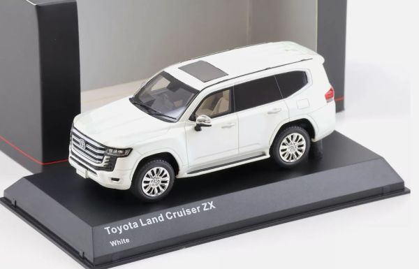 KYO43119W - TOYOTA Land Cruiser ZX White - 1