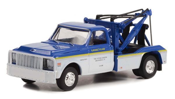 GREEN46100-B - 1972 CHEVROLET C-30 GoodYear tow truck from the series DUALLY DRIVERS under blister - 1