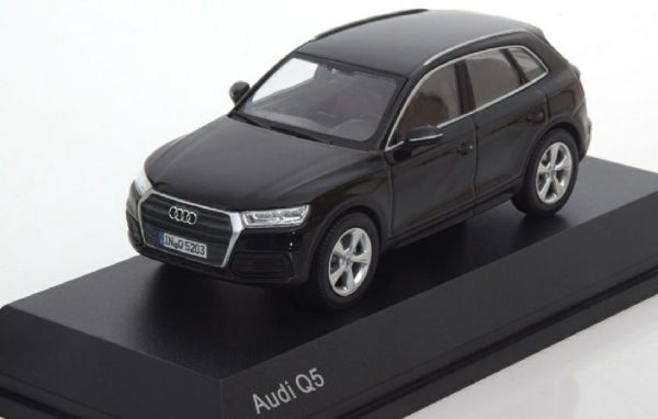 SPA5011605633 - AUDI Q5 black - 1