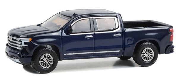 GREEN68040-A - CHEVROLET Silverado High Country 2023 Blue from the SHOWROOM FLOOR serie in blister pack - 1