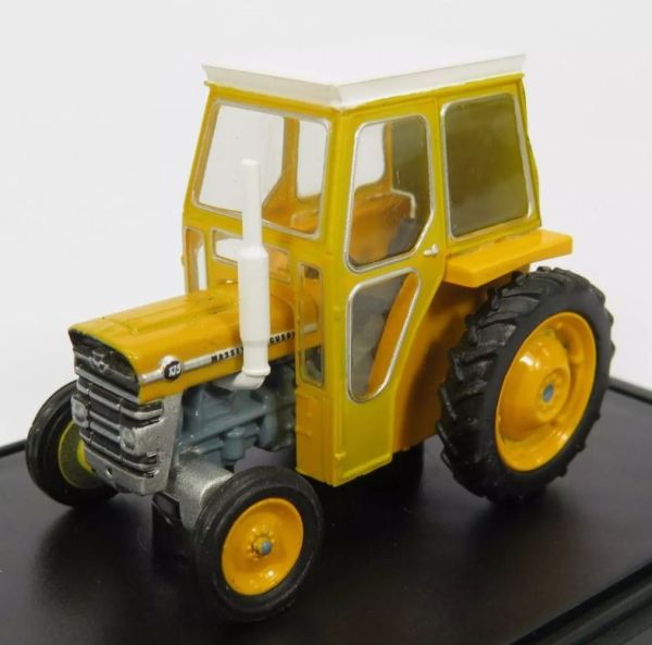 OXF76MF002 - MASSEY FERGUSON 135 with yellow cab - 1