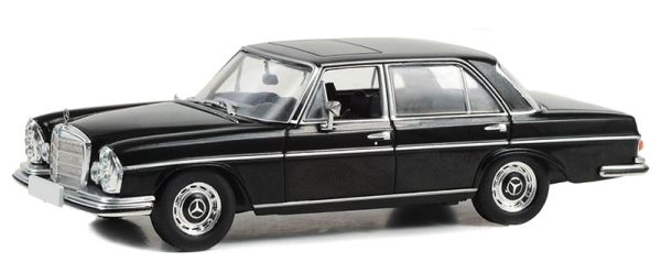 GREEN86639 - MERCEDES-BENZ 280 SEL 4.5 1972 from the film ROCKY IV - 1