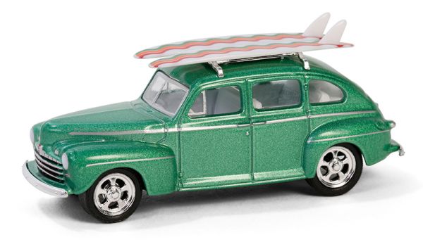 GREEN97160-A - FORD Fordor Super Deluxe with surfboards 1946 green from the series THE HOBBY SHOP in blister pack - 1