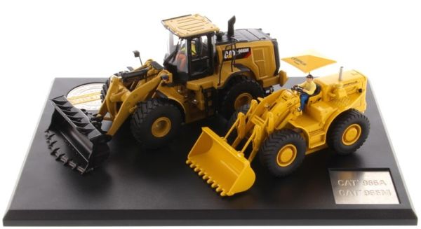 DCM85558 - Evolution Series set with two CATERPILLAR loaders the 966A and the 966M with drivers - 1