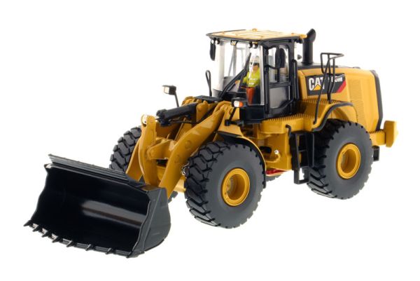 DCM85928 - Loader CATERPILLAR CAT 966M with driver and metal box - 1