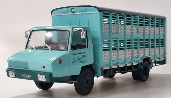 G111A009 - 1966 BERLIET Stradair 10 4x2 pig transport truck - 1