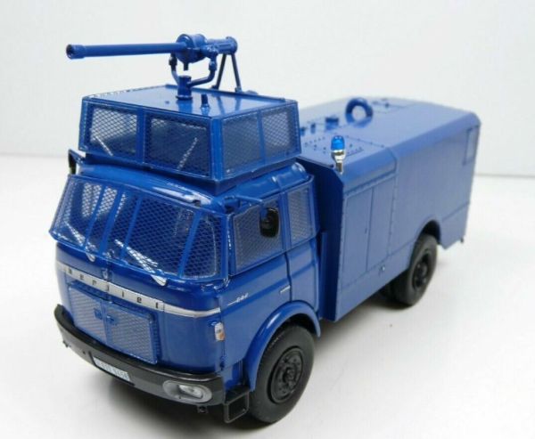 G111A011 - BERLIET GBK80 1960 Gendarmerie pump van - 1