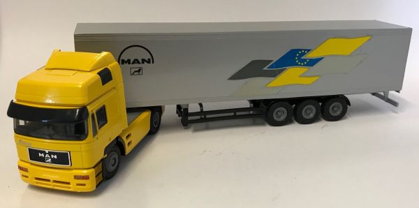 CON6107/02 - MAN F2000 4x2 with rigide box trailer 3 axles MAN - 1