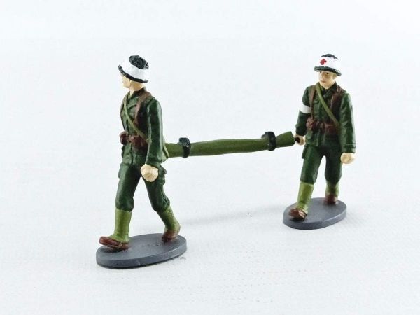 MAGMIL13G02-03 - 2 Military figures with stretcher and a soldier with medical bag - 1