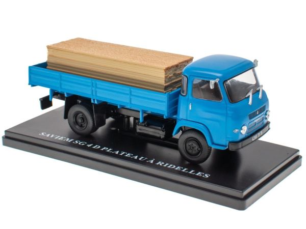 G111N055 - SAVIEM SG 4 D 4x2 flatbed truck with loading 1967 - 1