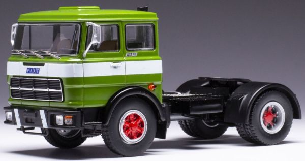 IXOTR147.22 - 1961 FIAT 690 T1 4x2 Green and white - 1