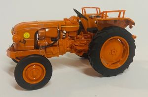 UH2676 - RENAULT D22 Tractor