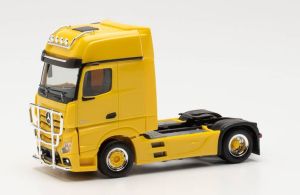 HER311533-004 - MERCEDES ACTROS GIGASPACE 4x2 with lamp holder and bull bar