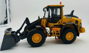 ADF3200120 - VOLVO L60H loader - Michelin tires