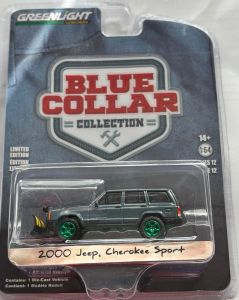 GREEN35260-E_VERT - JEEP Cherokee sport 2000 with snowplough and green rims from the BLUE COLLAR series in blister pack