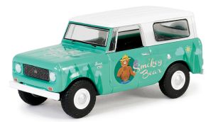 GREEN38060-B - HARVESTER Scout 1961 grün aus der SMOKEY BEAR-Serie unter Blister.