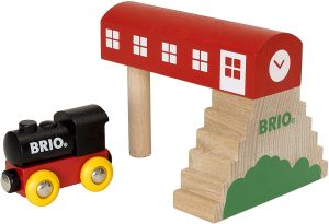 BRIO33615 - Train station with Locomotive