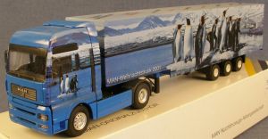 CON66101 - MAN TGA XXL 4x2 with 3 Axles trailer 2011 WEIHNACHTSMODELL