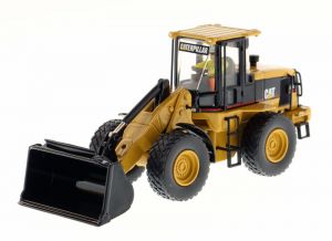 DCM85057 - Loader CATERPILLAR CAT 924G with driver