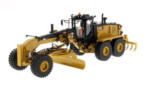 DCM85507 - Motor grader CATERPILLAR CAT16M3 with driver and metal box