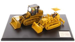 DCM85559 - Evolution Series set with two CATERPILLAR track loaders the 977 and the 963k with drivers