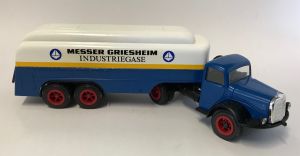 CON5426 - MERCEDEZ-BENZ With gas trailer MESSER GRIESHEIM