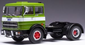 IXOTR147.22 - 1961 FIAT 690 T1 4x2 Green and white