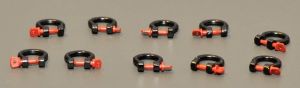 YCC632-3 - 10 Shackles - 100 Tons Black - In miniature