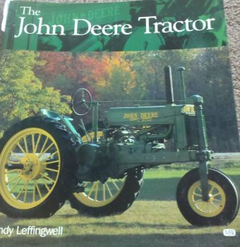 ERT1377 - Book on old JOHN DEERE Tractors in English