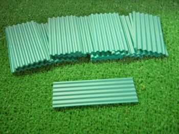 JUW23257 - 30 green corrugated sheets 7.82cm x 3.42cm