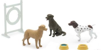 NEW34132B - Box of 3 Dogs with obstacle and accessories