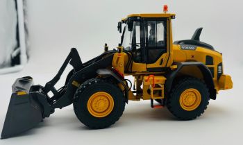 ADF3200120 - VOLVO L60H loader - Michelin tires