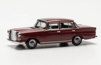 HER420457-002 - MERCEDES 200 fintail wine red