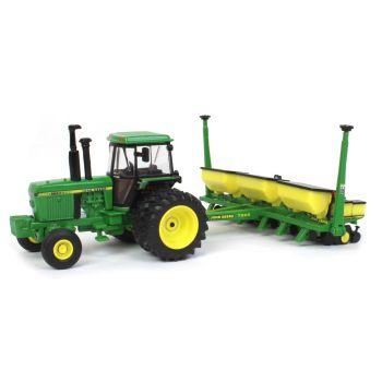 ERT45799 - JOHN DEERE 4450 dual rear wheels with 7200 seeder – Prestige collection