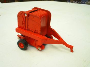 ERT1954 - CASE round baler