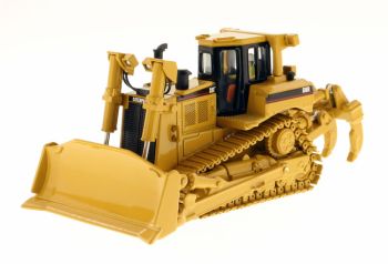 DCM85099 - Track type tractor CATERPILLAR D8R with driver