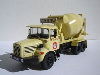 G111A005 - BERLIET PMH12 6x4 1969 Béton de Paris truck mixer