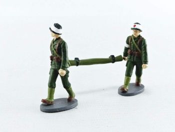 MAGMIL13G02-03 - 2 Military figures with stretcher and a soldier with medical bag