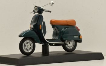 MAGMOT056 - Scooter VESPA 150PX 1999 green