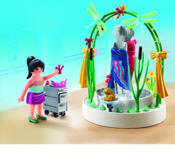 PLAY5489 - Podium with stylist - 70 Pieces