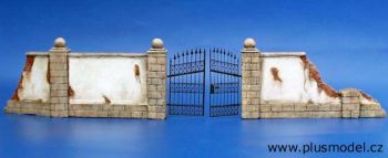 PLS007 - Model reduced of wall with metal gate dimensions 22 x 8 cm not paint not build